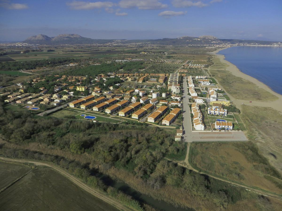 Llevant - Mas Pinell Torroella De Montgri Bagian luar foto